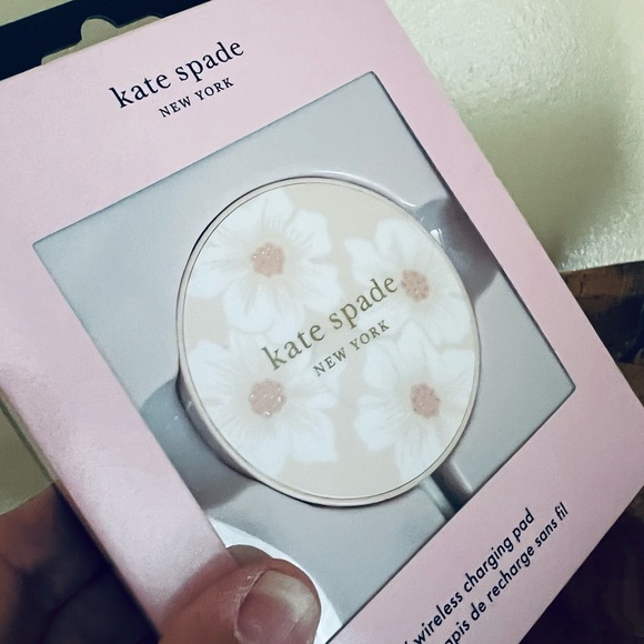 Kate Spade New York 15W Wireless Charging Pad Hollyhock, NIB - Picture 5 of 6